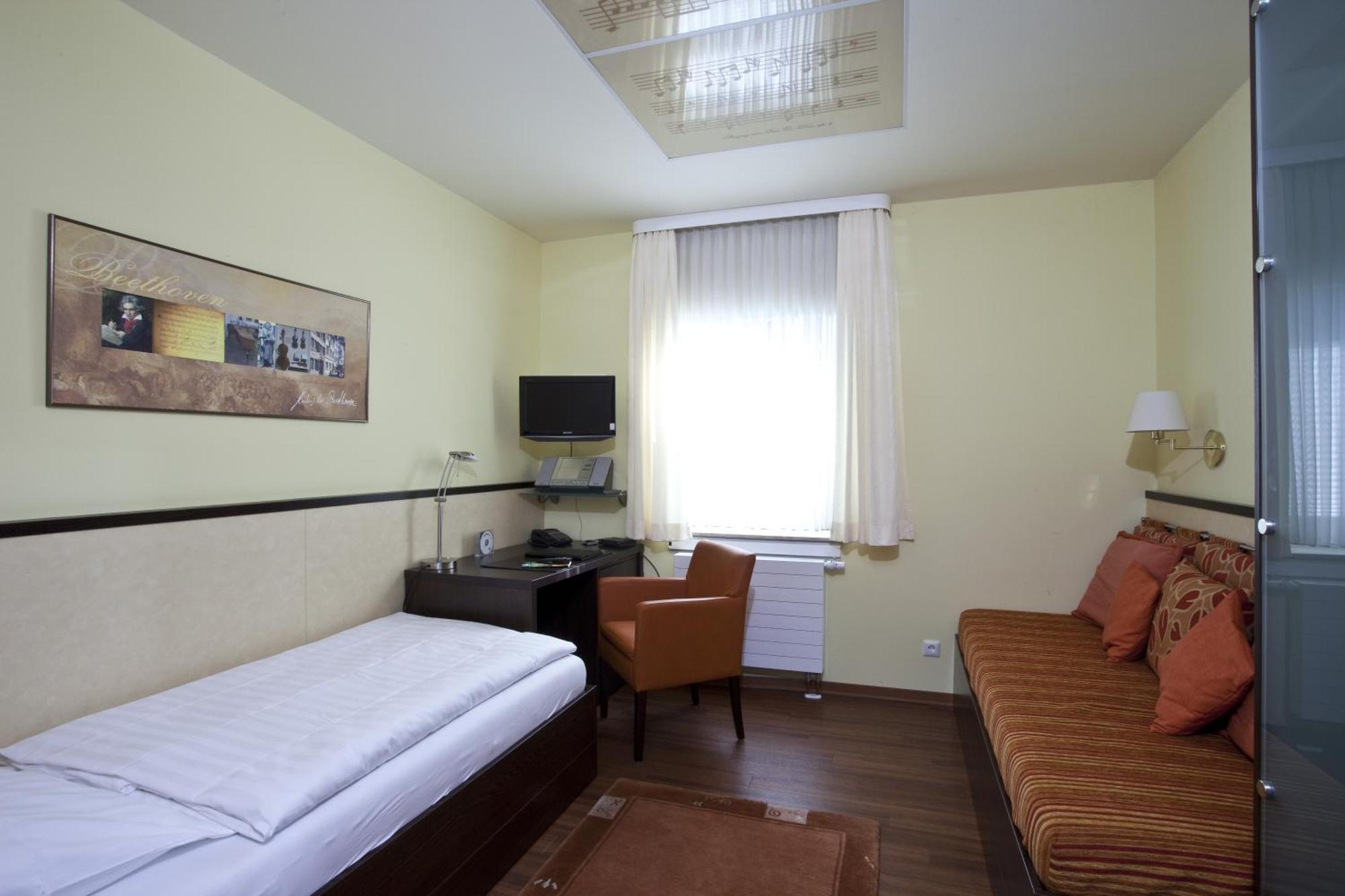 סלה Hotel Am Braunen Hirsch מראה חיצוני תמונה